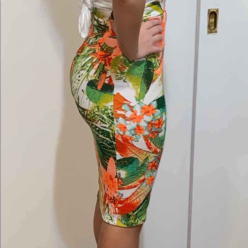 Skirt - Picture 2 of 3